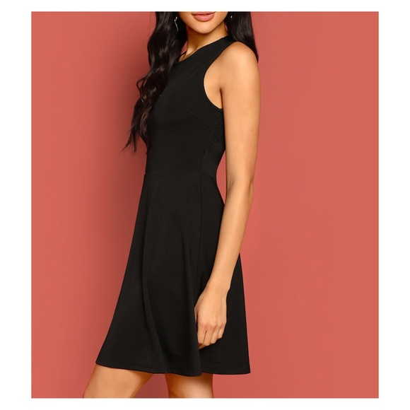 Black Fit and Flare Lace Backless Cocktail Dress - Picture 4 of 7